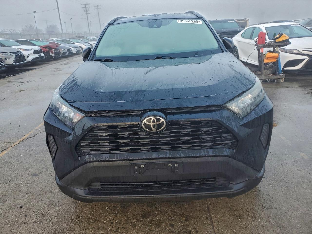 Toyota RAV4 Le Image 11