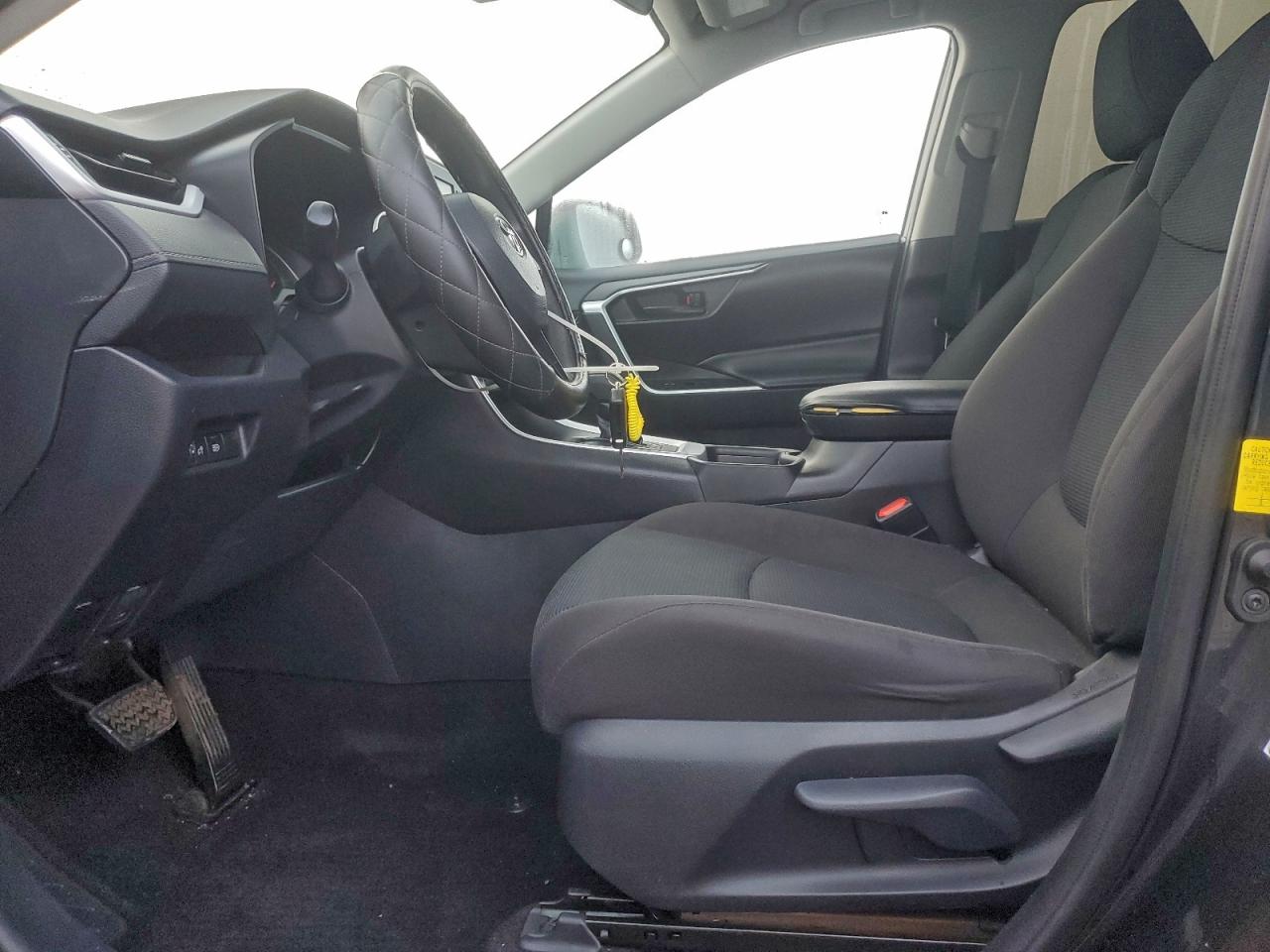 Toyota RAV4 Le Image 7