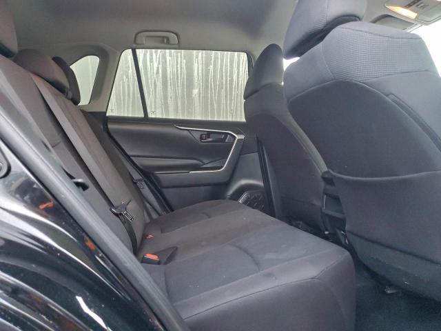 Toyota RAV4 Le Image 8