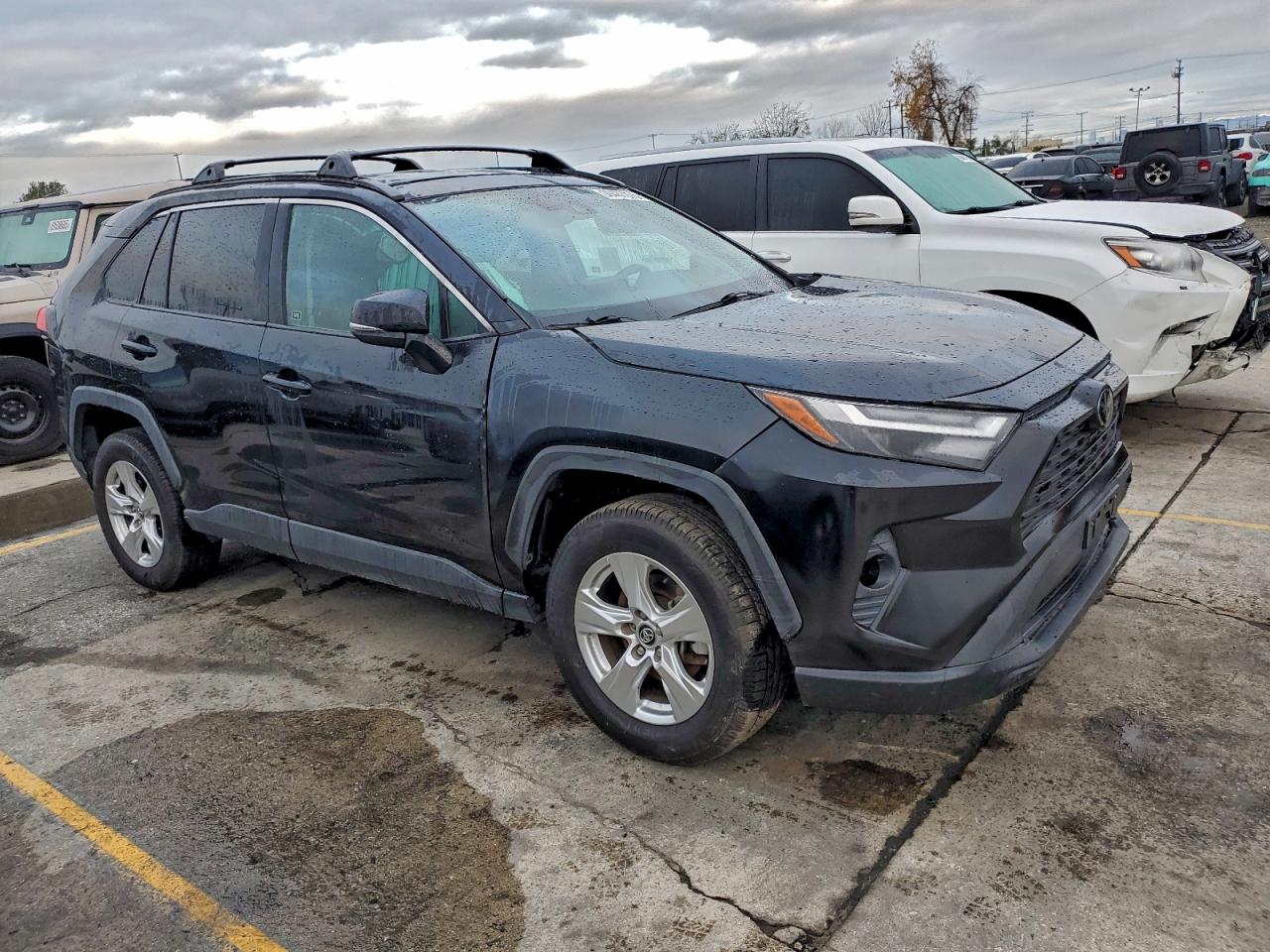 Toyota RAV4 Xle Image 2