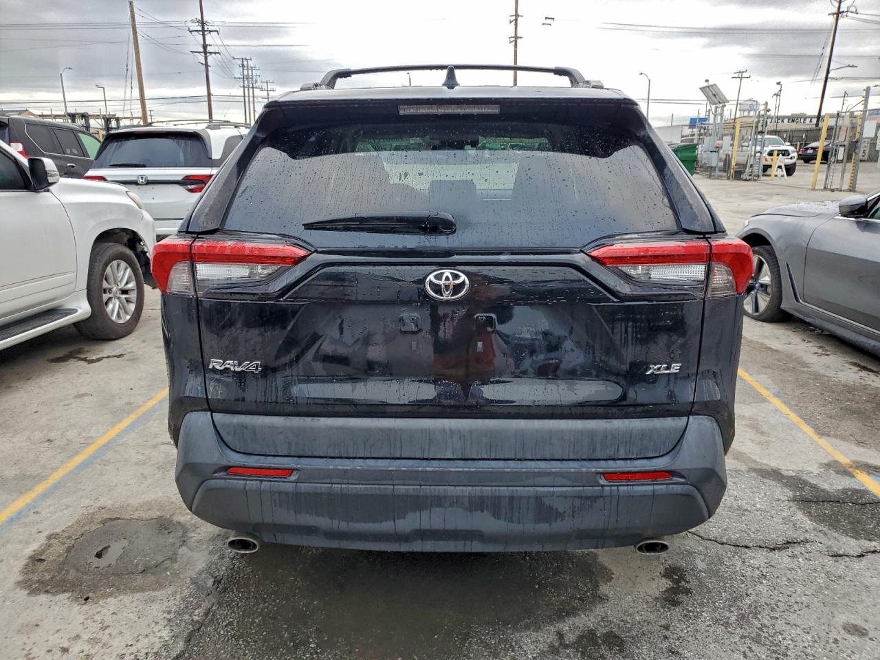 Toyota RAV4 Xle Image 3