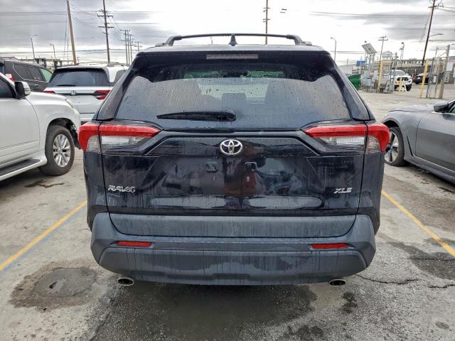 Toyota RAV4 Xle Image 3