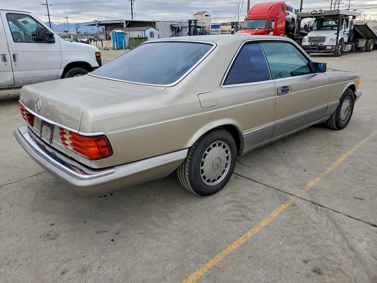 Mercedes-Benz 560-Class Sec Image 3