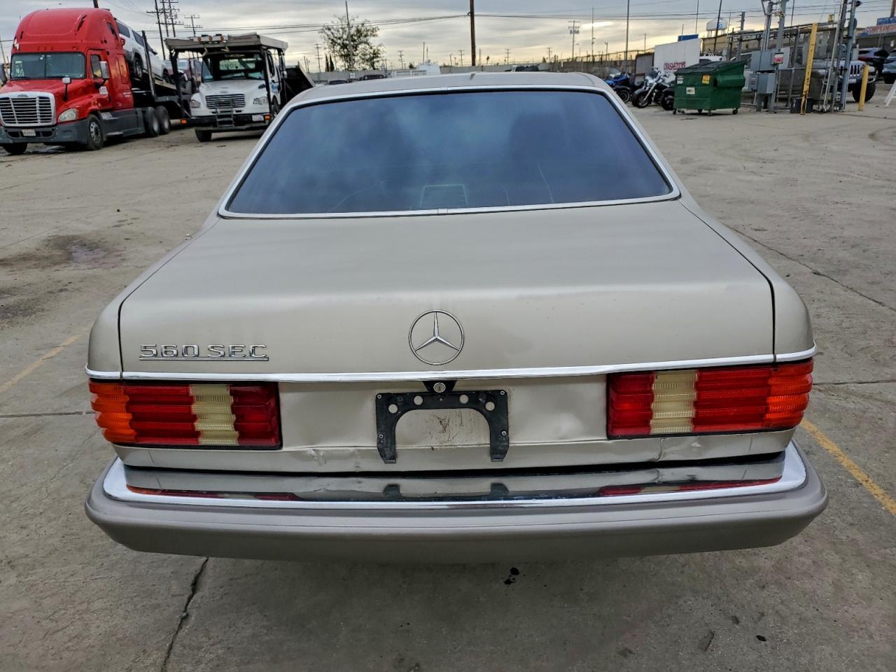 Mercedes-Benz 560-Class Sec Image 8