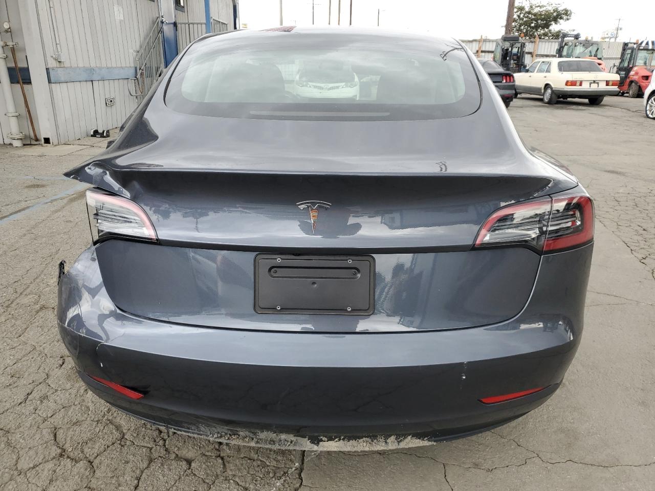 Tesla Model 3 Image 9
