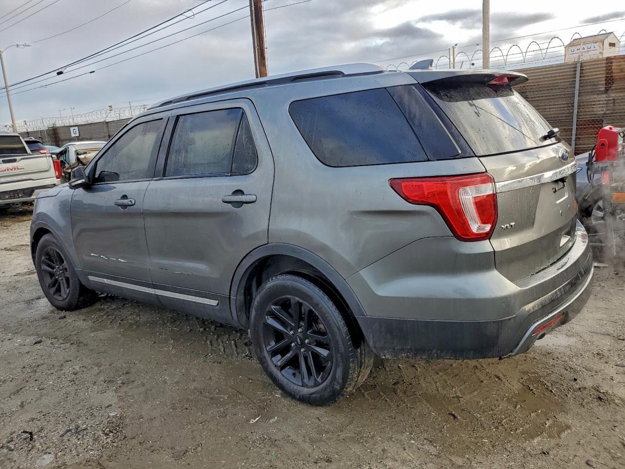 Ford Explorer Xlt Image 2