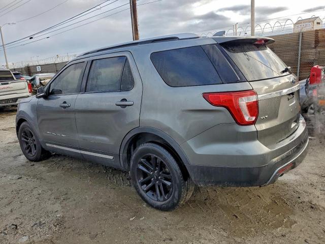 Ford Explorer Xlt Image 2