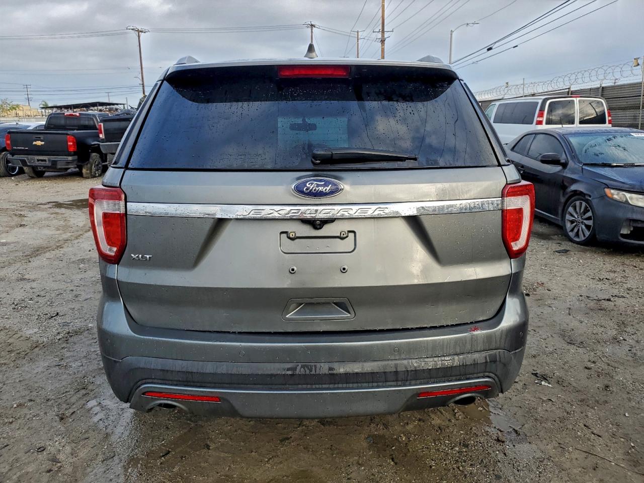 Ford Explorer Xlt Image 4