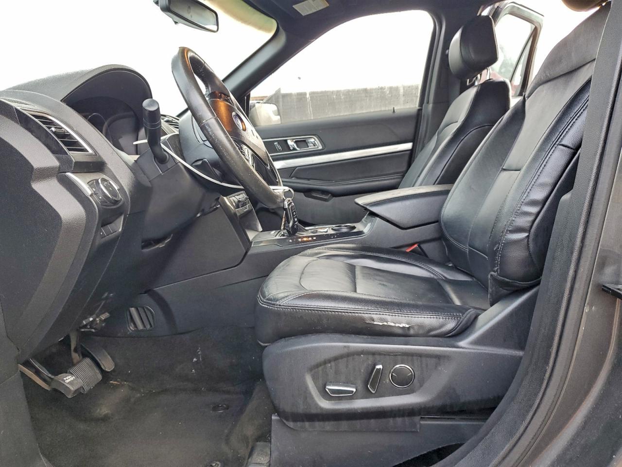 Ford Explorer Xlt Image 3