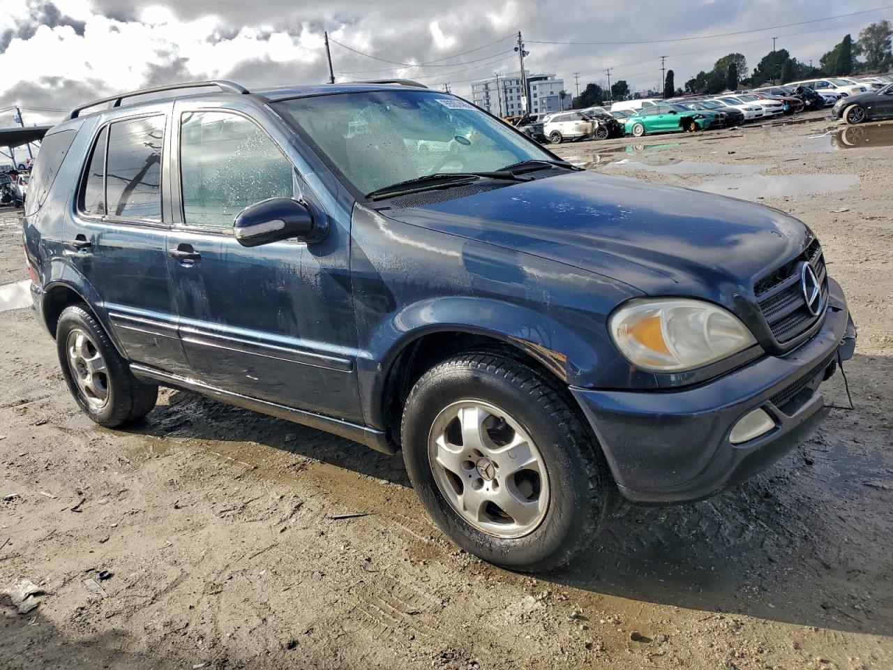 Mercedes-Benz M-Class 320 Image 2