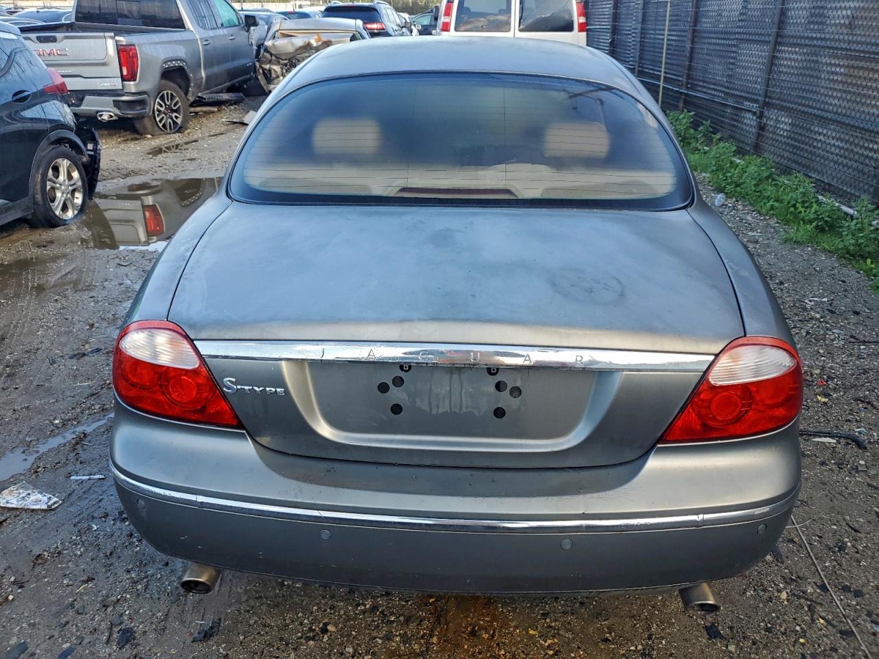 Jaguar S-Type Image 11