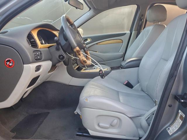 Jaguar S-Type Image 3