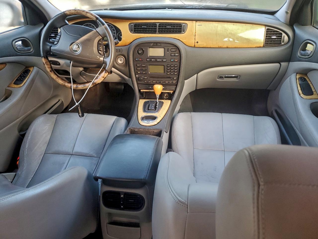 Jaguar S-Type Image 6