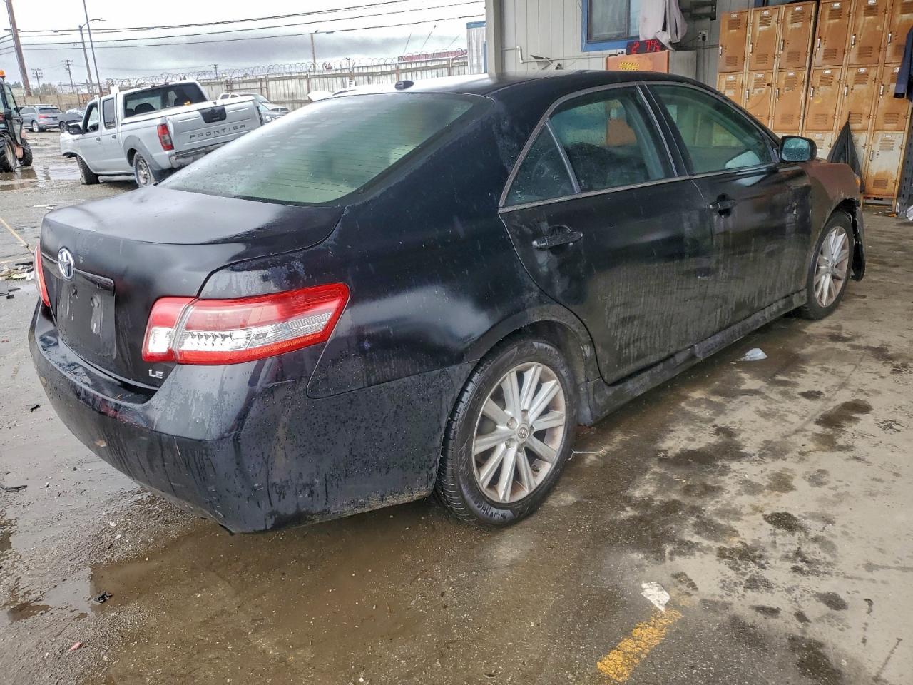 Toyota Camry Base Image 2