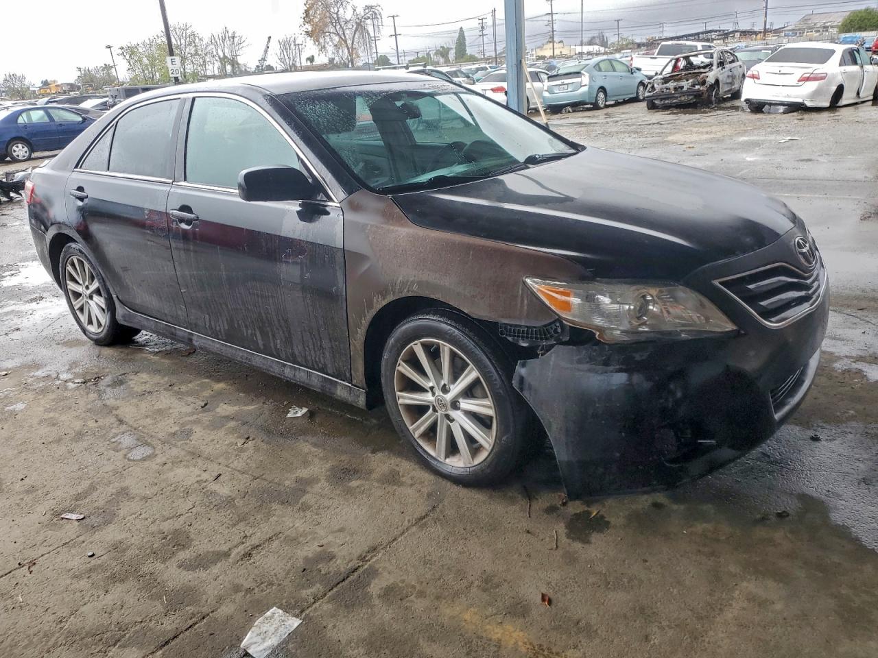 Toyota Camry Base Image 6