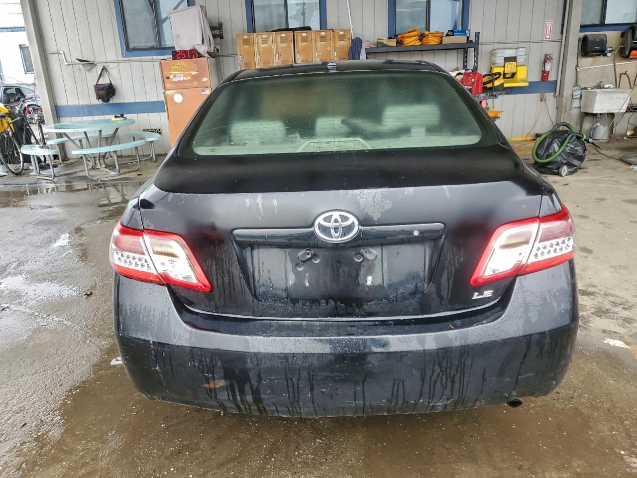 Toyota Camry Base Image 8