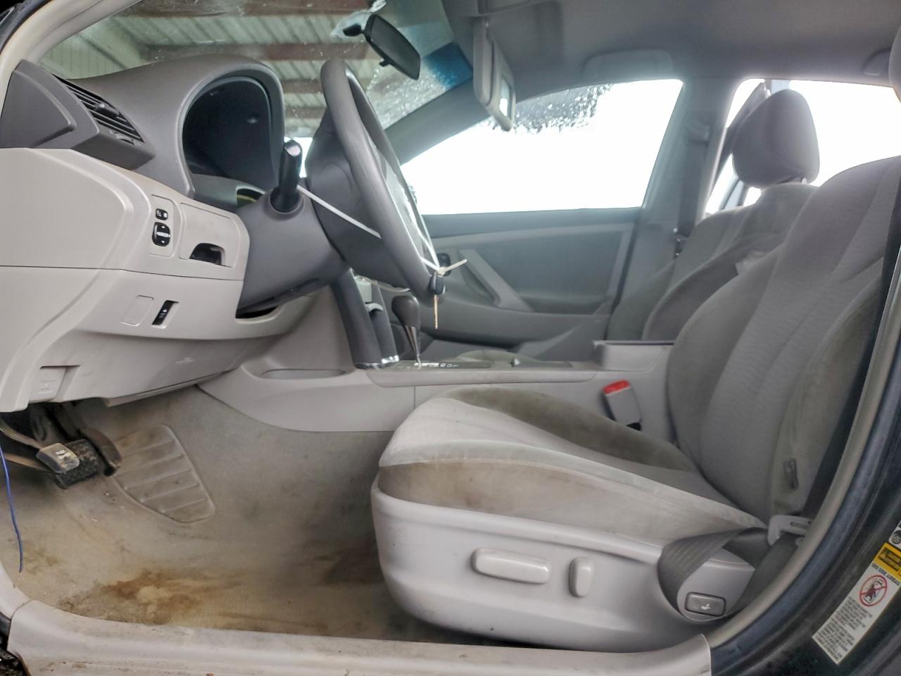 Toyota Camry Base Image 7