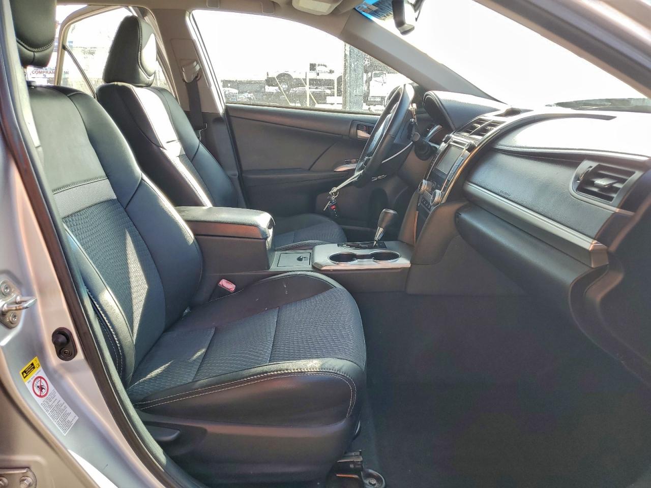 Toyota Camry L Image 8