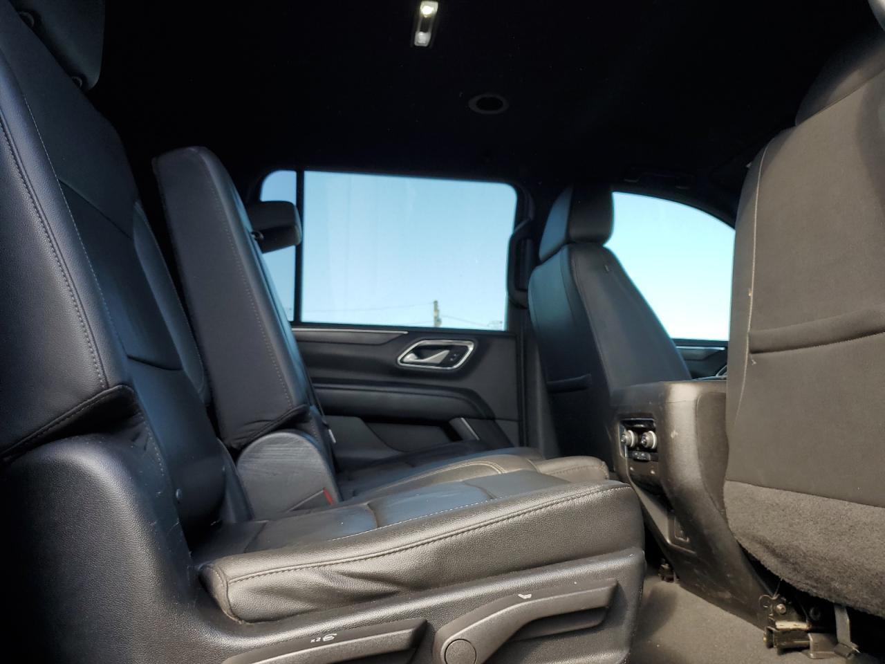 Chevrolet Suburban K1500 Lt Image 4