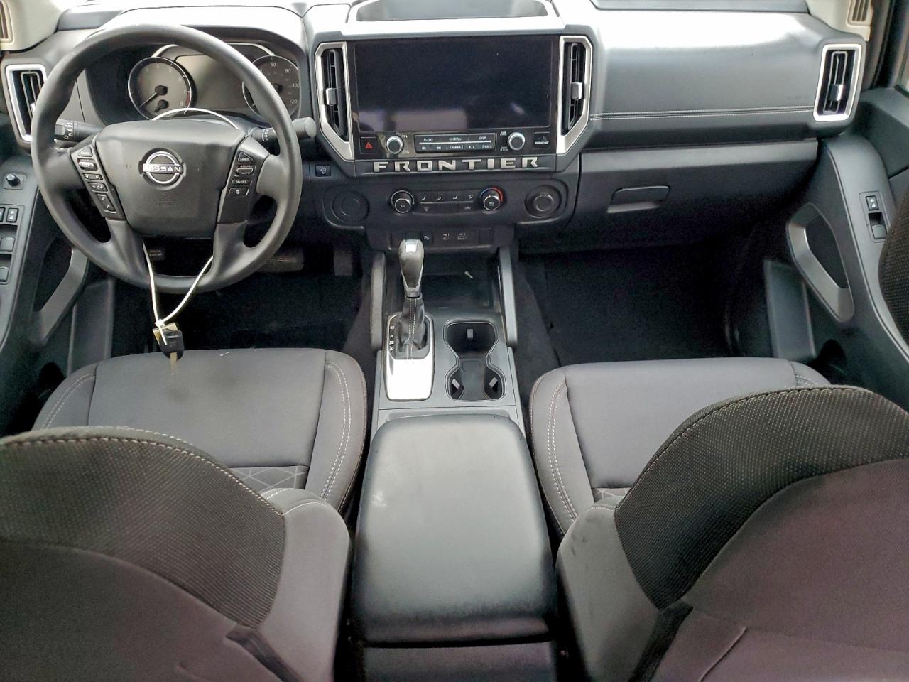 Nissan Frontier S Image 2