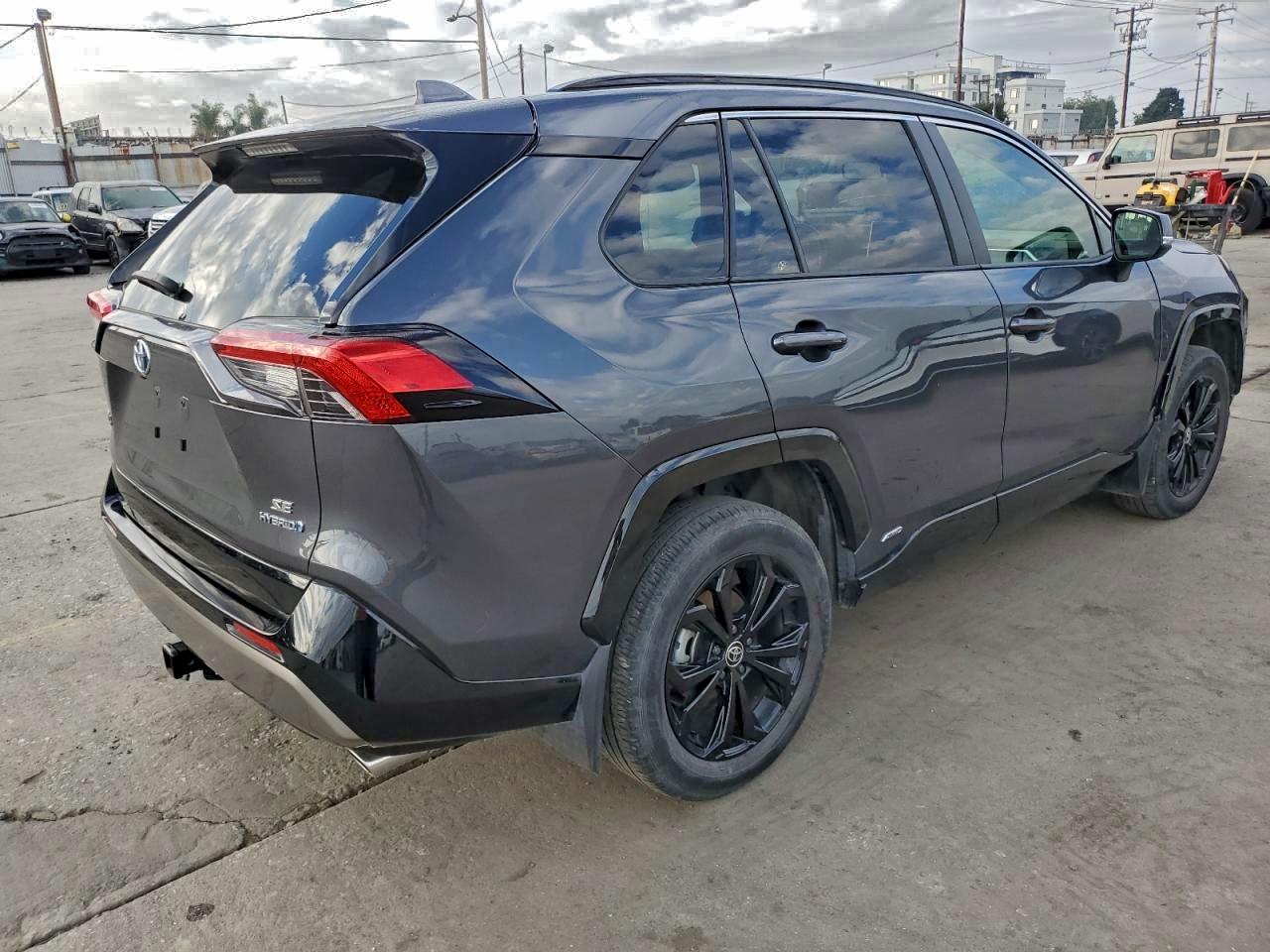 Toyota RAV4 Se Image 9