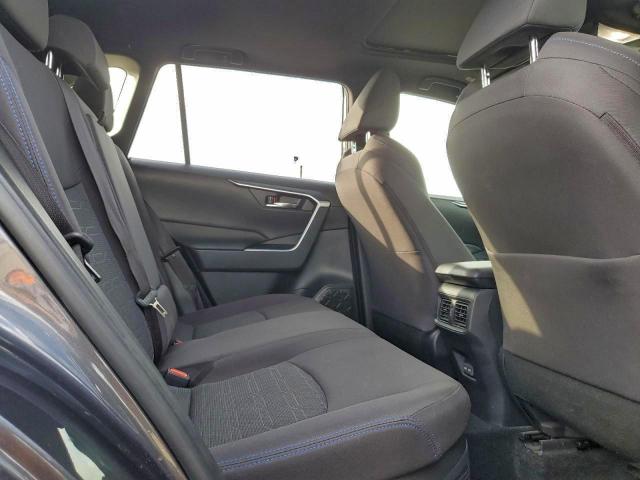 Toyota RAV4 Se Image 13