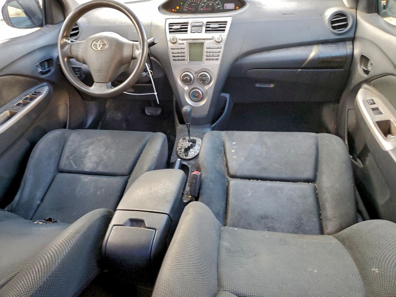 Toyota Yaris Image 10