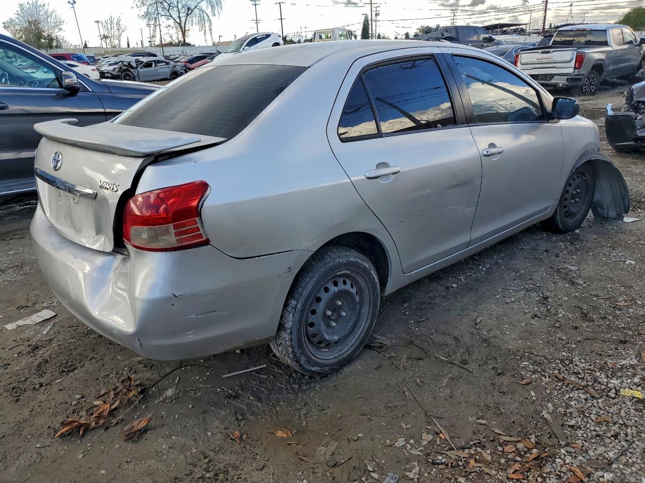 Toyota Yaris Image 2