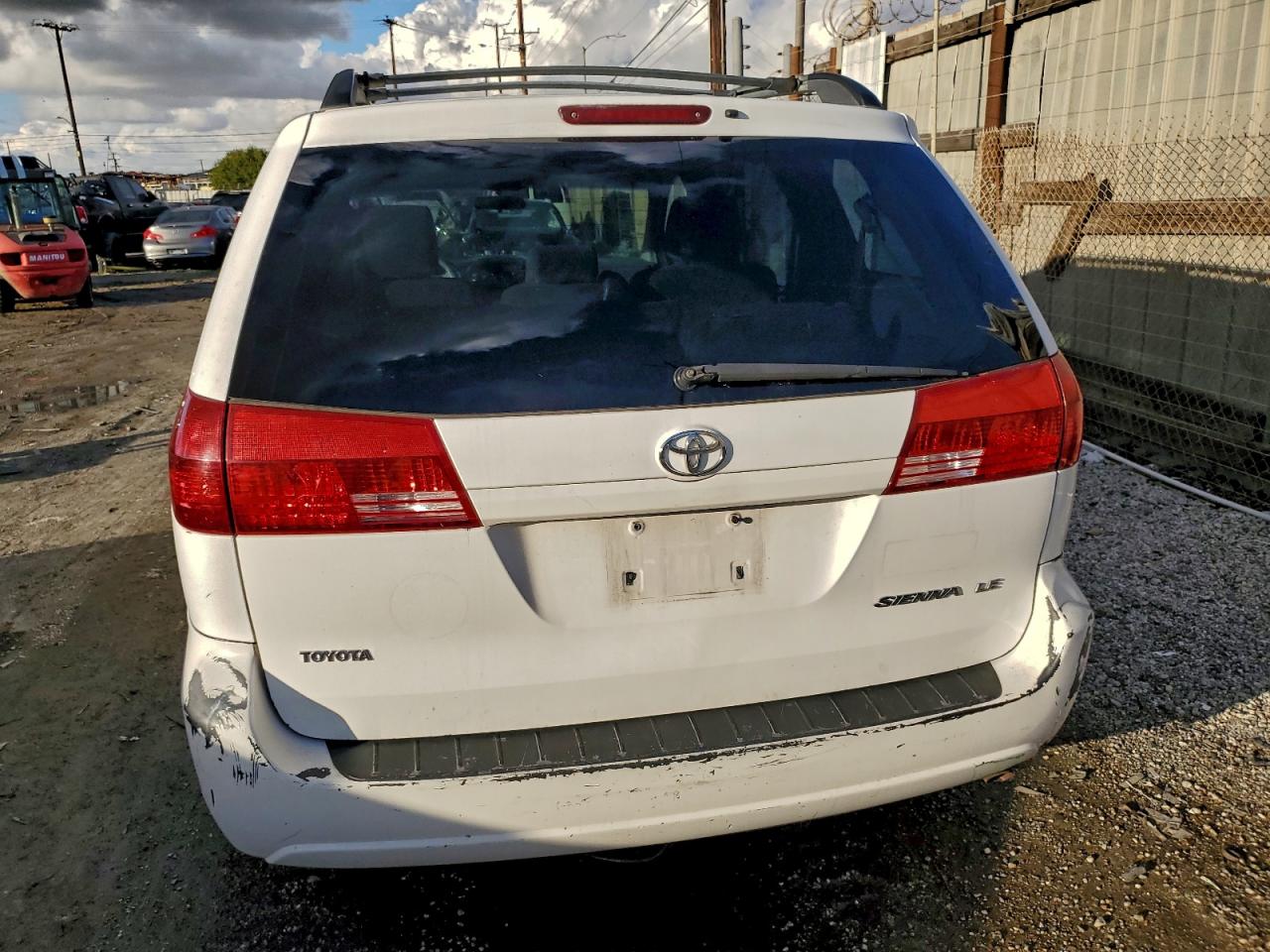 Toyota Sienna Ce Image 9