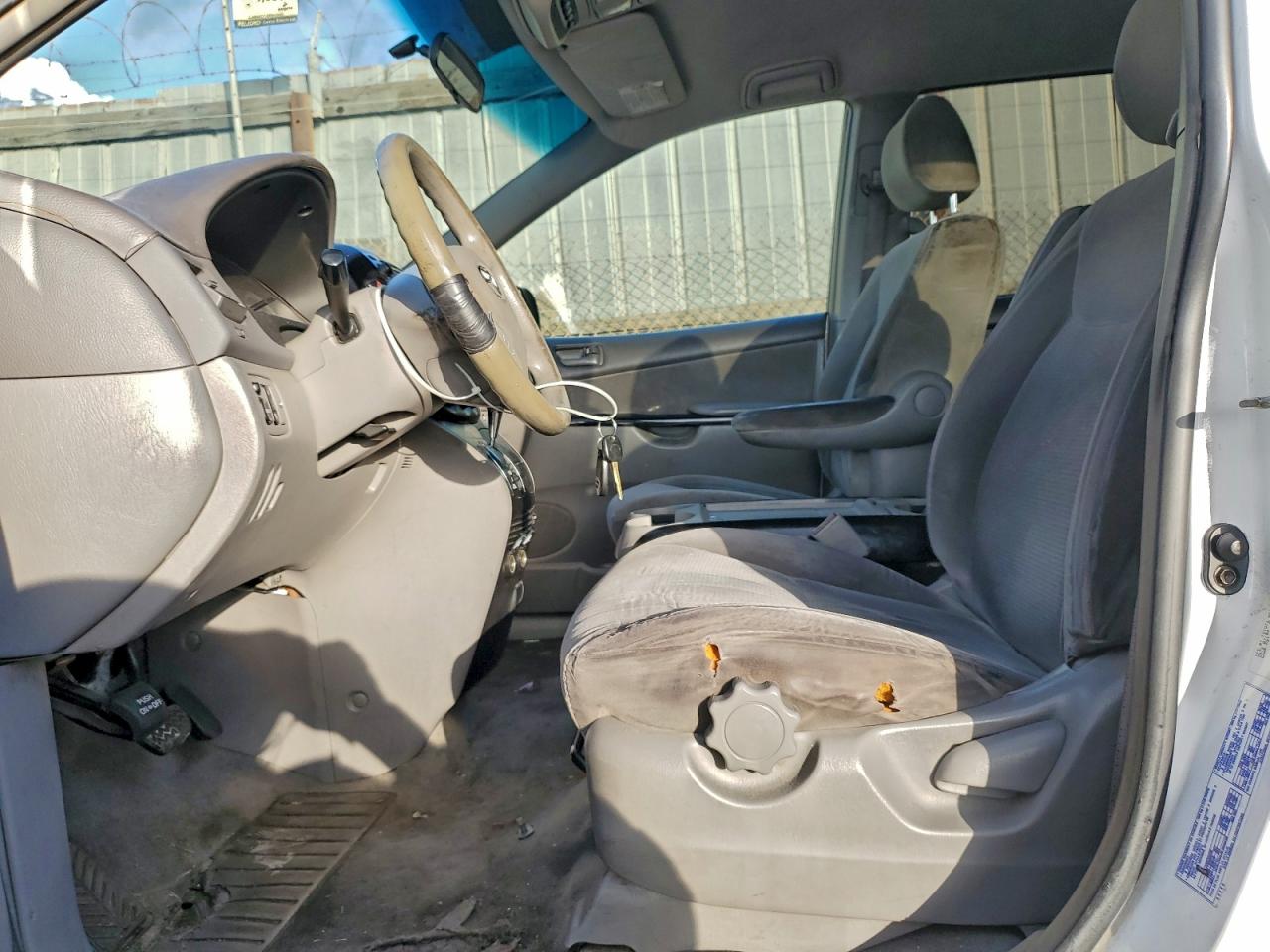 Toyota Sienna Ce Image 5