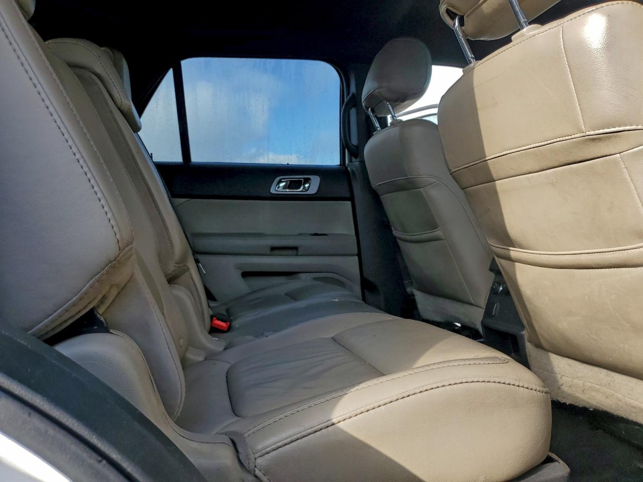 Ford Explorer Xlt Image 8