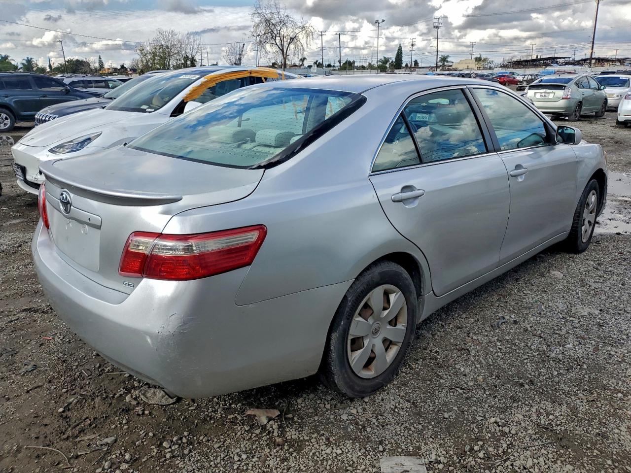 Toyota Camry Ce Image 2