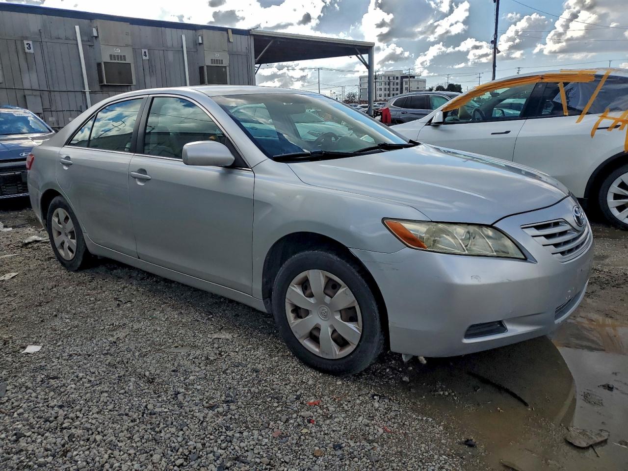 Toyota Camry Ce Image 3