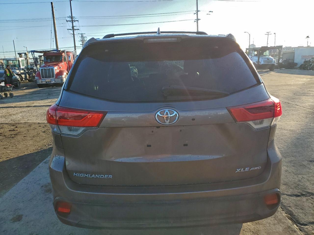 Toyota Highlander Se Image 4