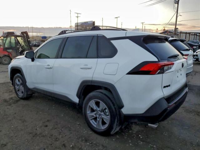 Toyota RAV4 Xle Image 5