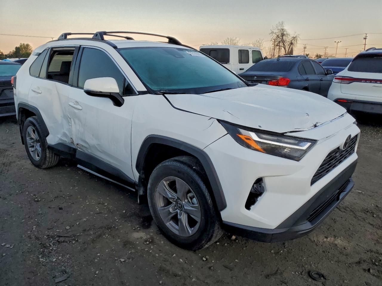 Toyota RAV4 Xle Image 10