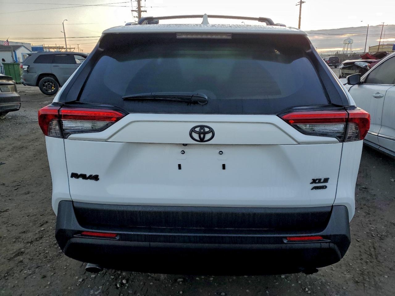 Toyota RAV4 Xle Image 13