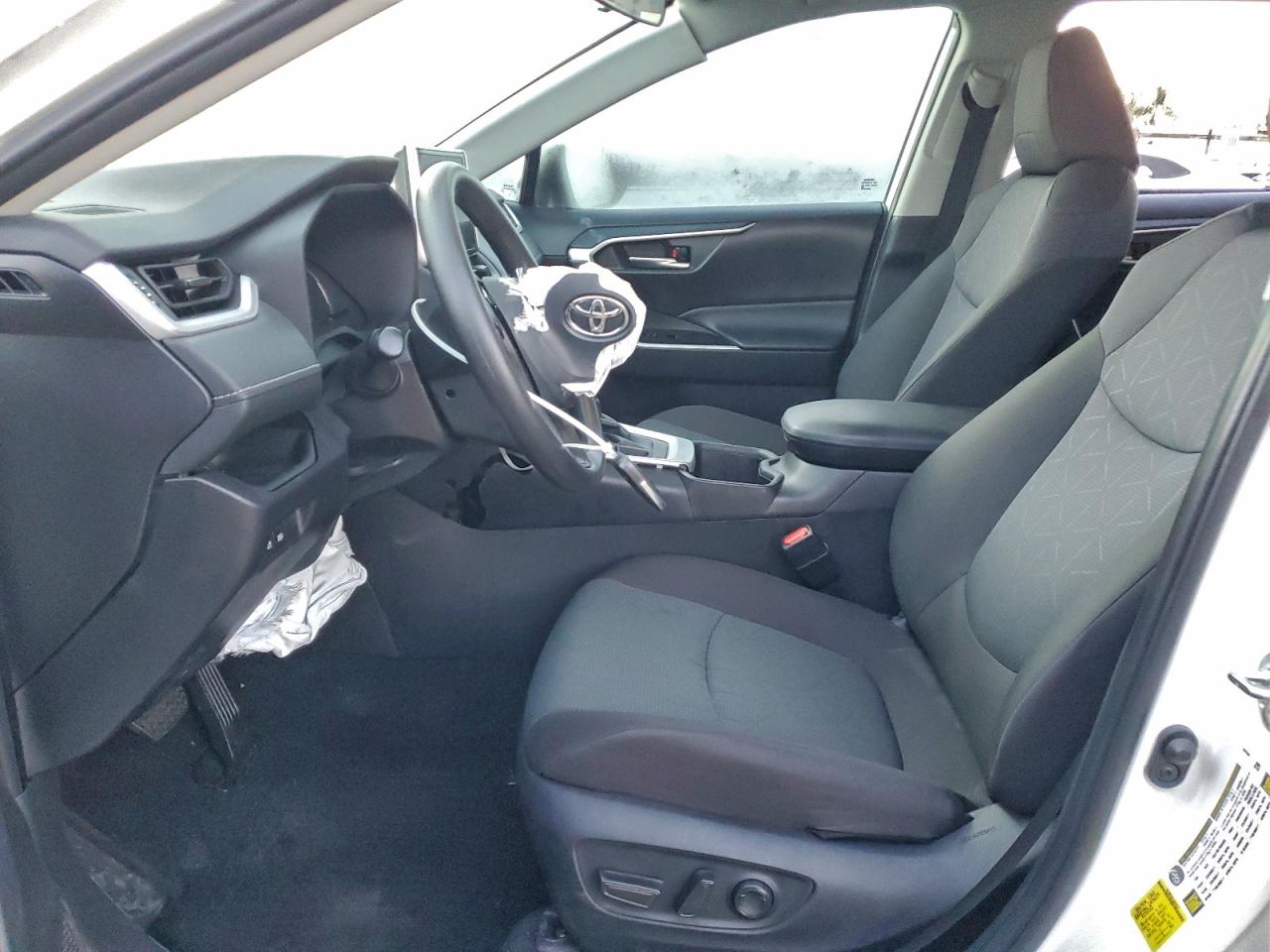 Toyota RAV4 Xle Image 9