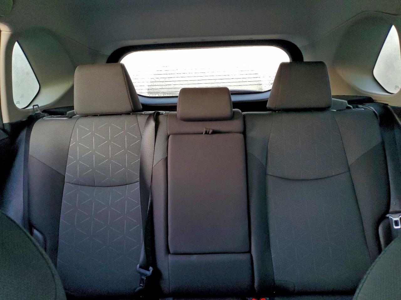 Toyota RAV4 Xle Image 11