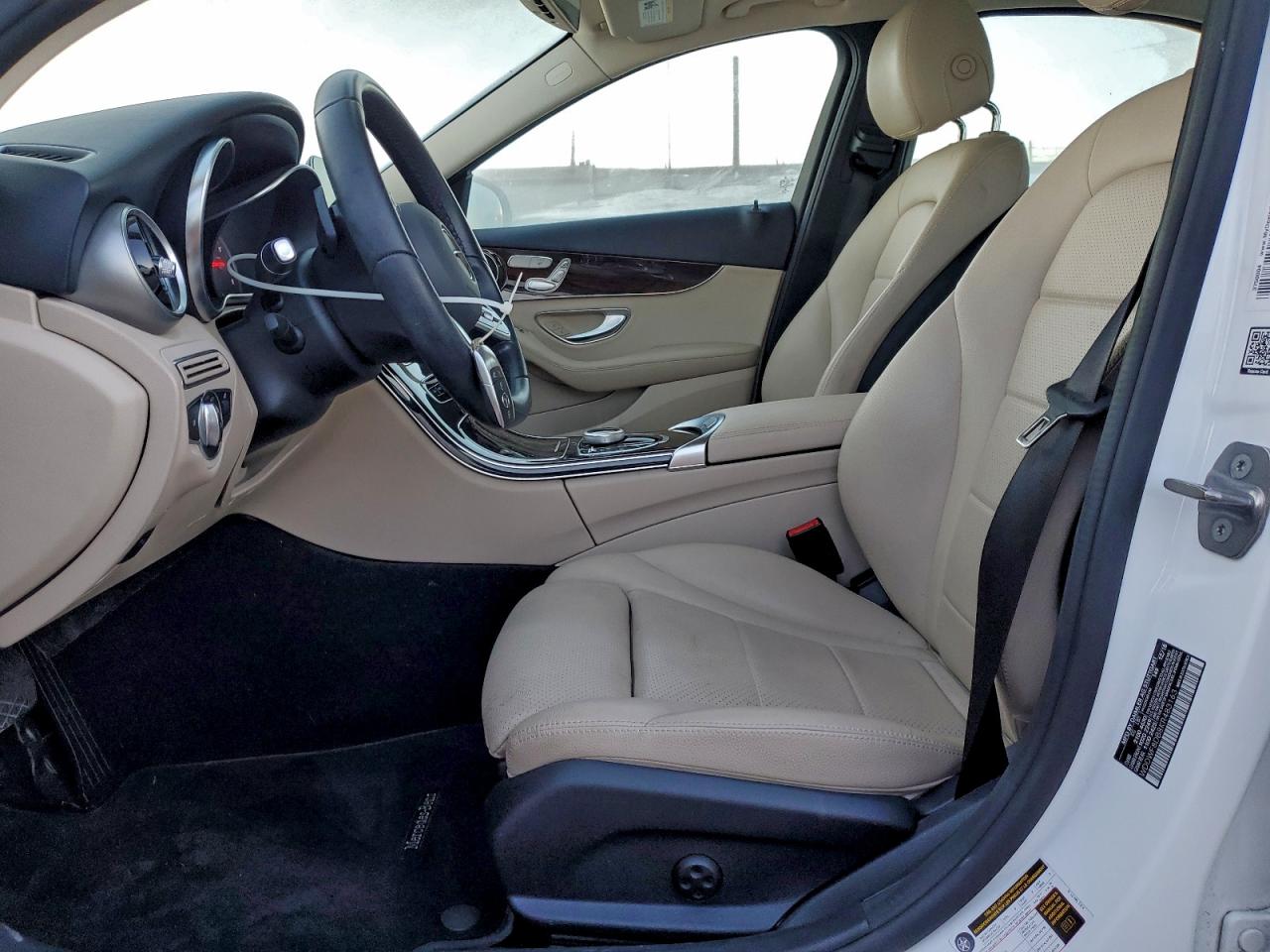 Mercedes-Benz C-Class 300 Image 3