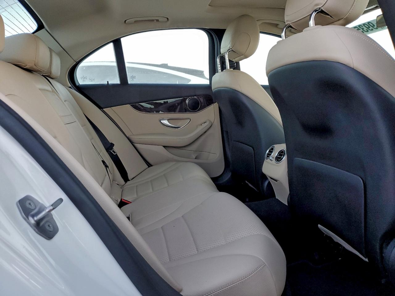 Mercedes-Benz C-Class 300 Image 7