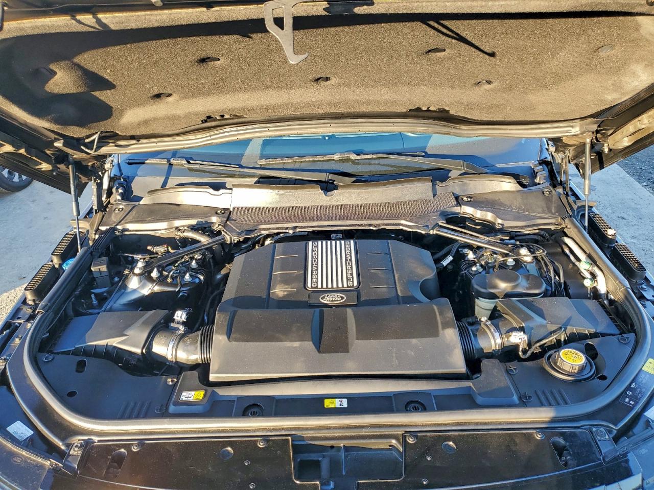 Land Rover Range Rover Supercharged Image 13