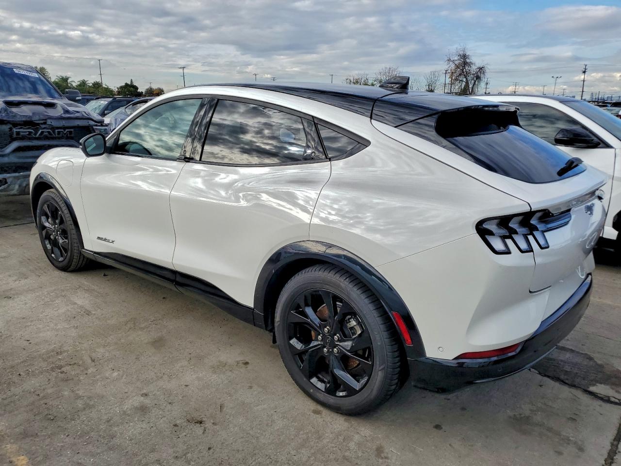 Ford Mustang Premium Image 7