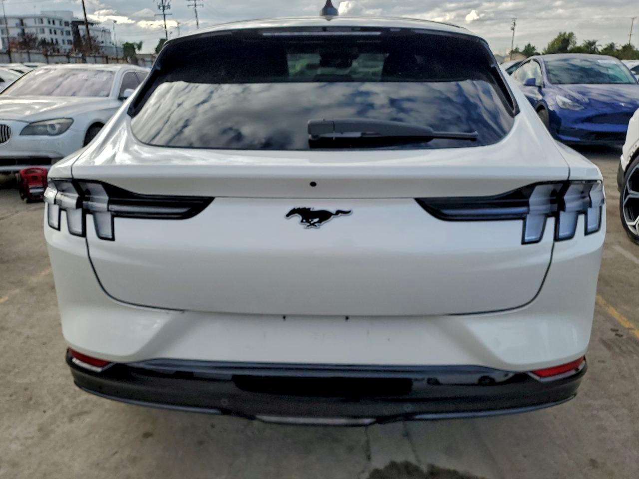 Ford Mustang Premium Image 6