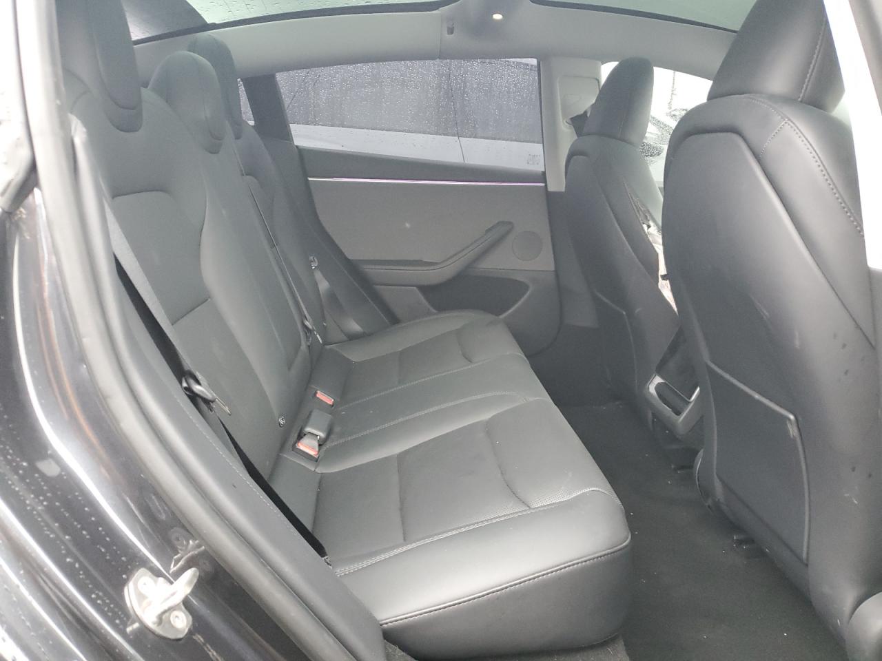 Tesla Model 3 Image 11