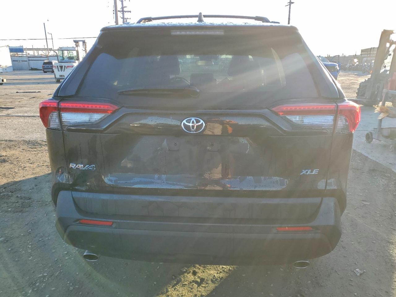 Toyota RAV4 Xle Image 2