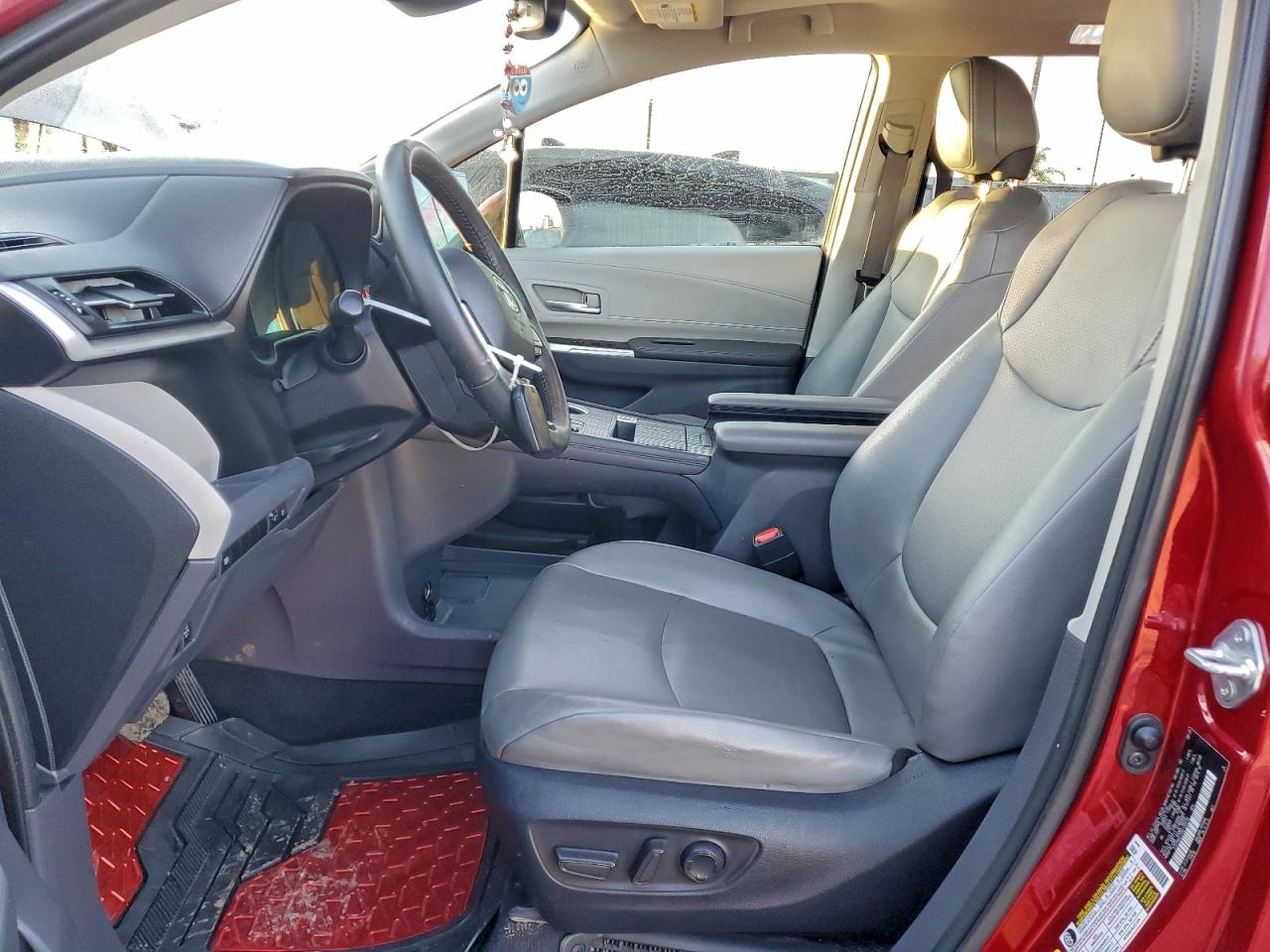 Toyota Sienna Xle Image 8