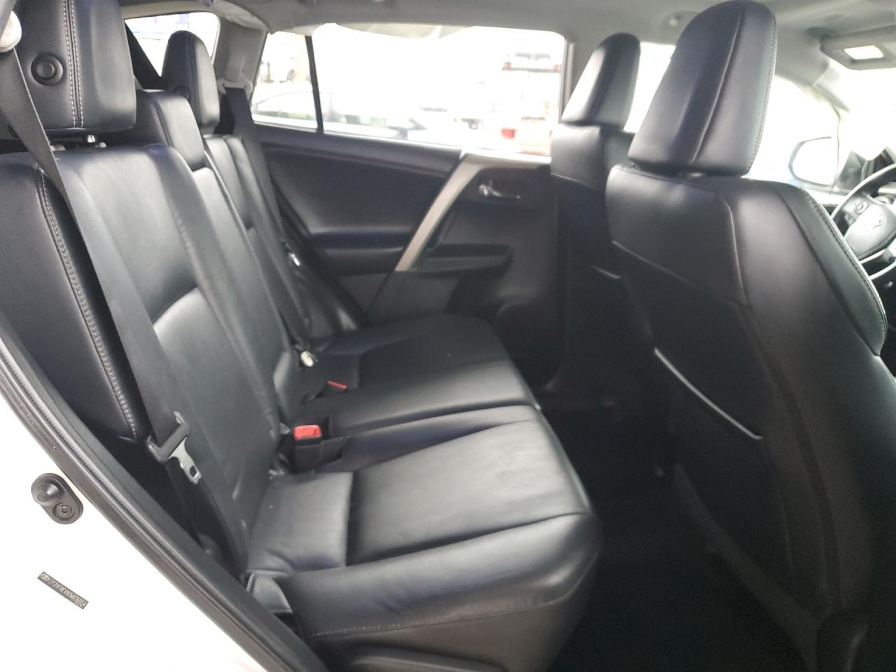 Toyota RAV4 Limited Image 9