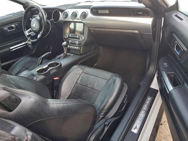 Ford Mustang Image 8