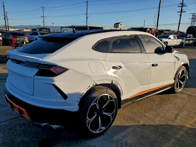 Lamborghini Urus Image 6